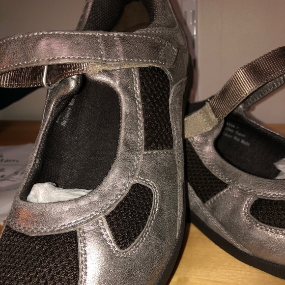 NEW Mary Jane, rosy metallic, 10.5 WW - Picture 5 of 6